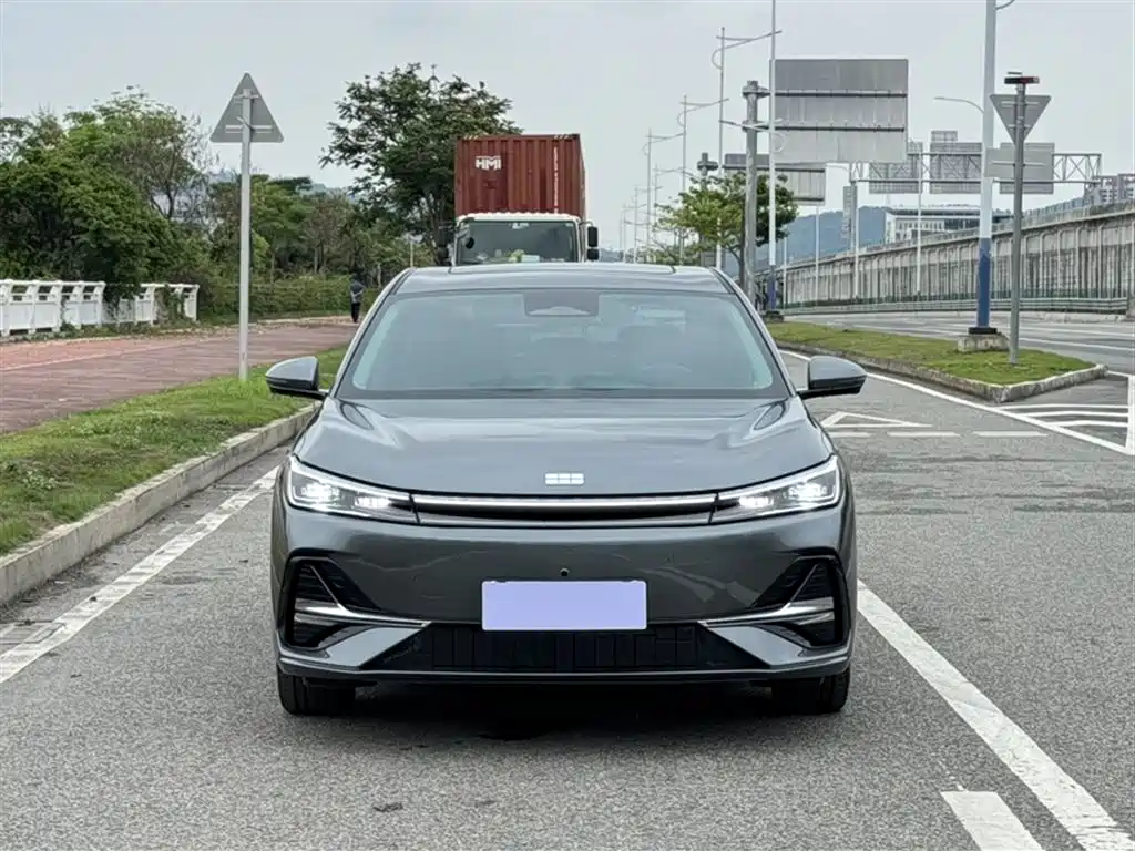 Geely Galaxy Galaxy A7 2025 EM-i фото 23