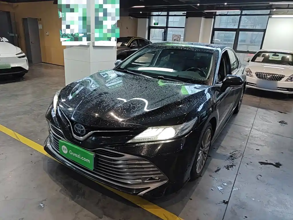 Фото 1 - Toyota Camry