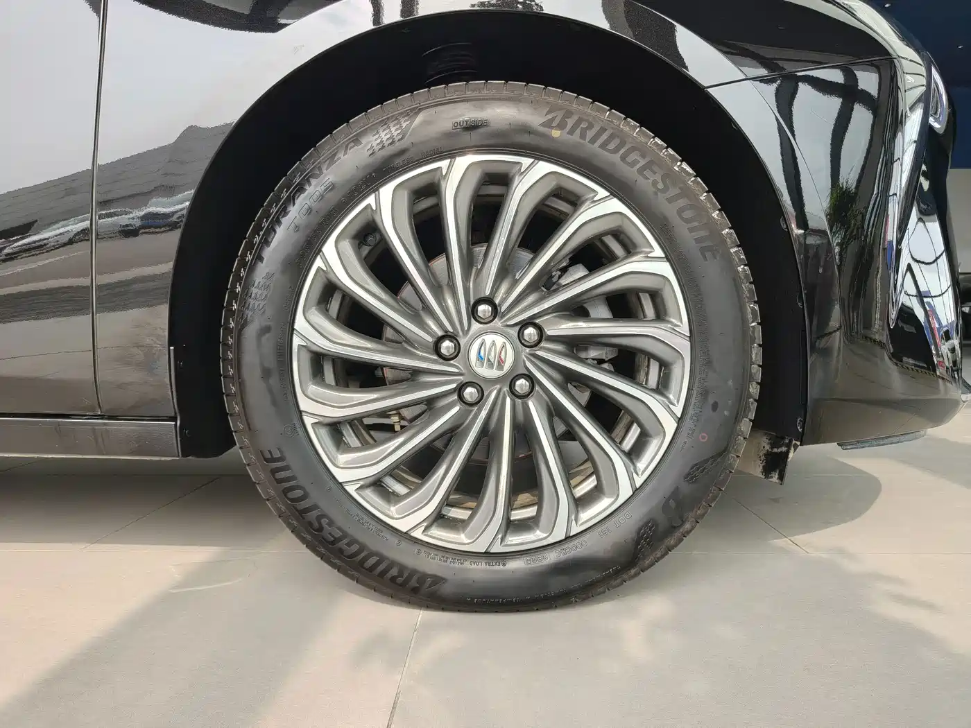 Buick LaCrosse 2026 2025 Model 28T Platinum Edition