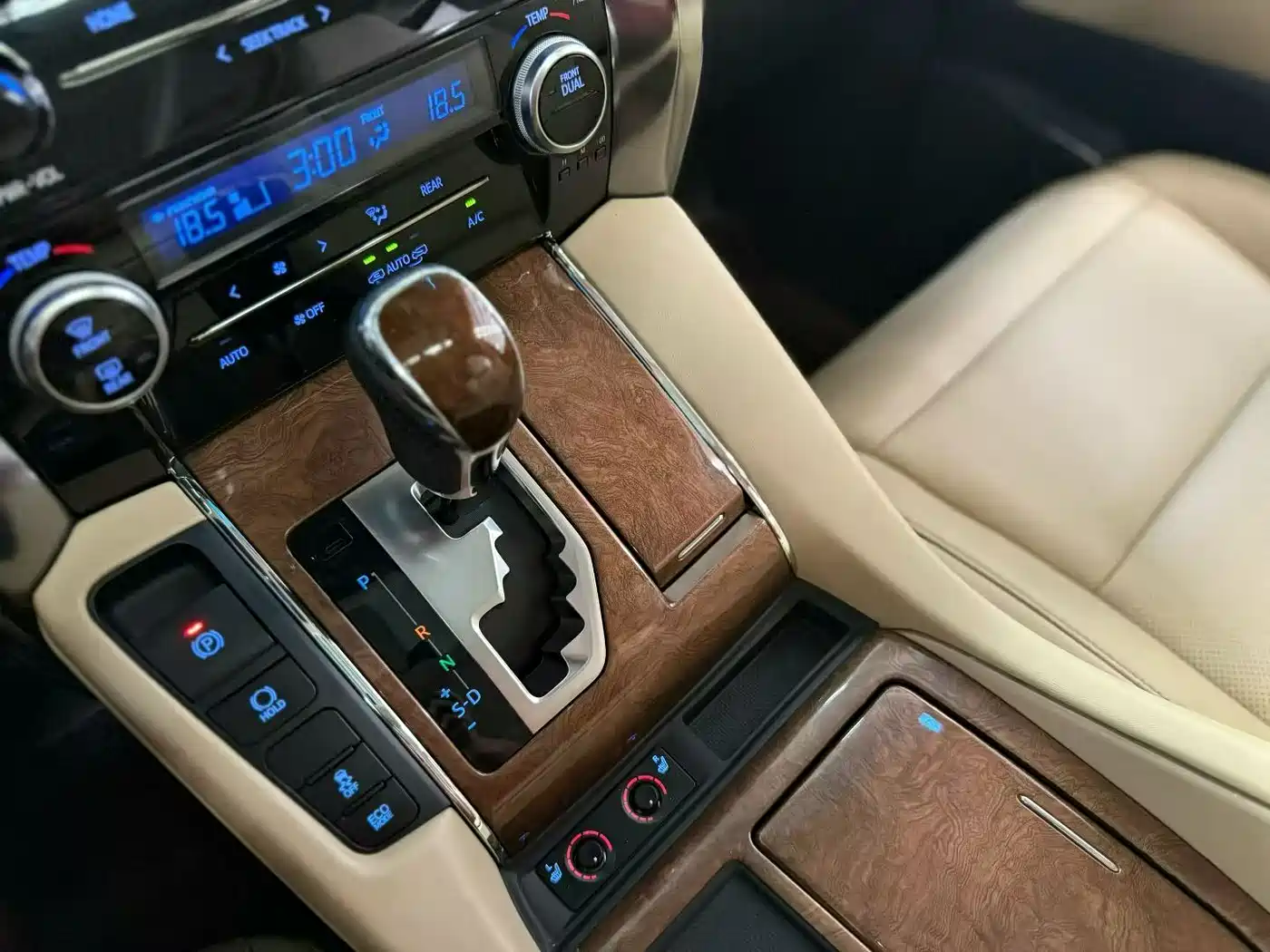 Toyota Alphard 2015 3.5L Premium Edition фото 7