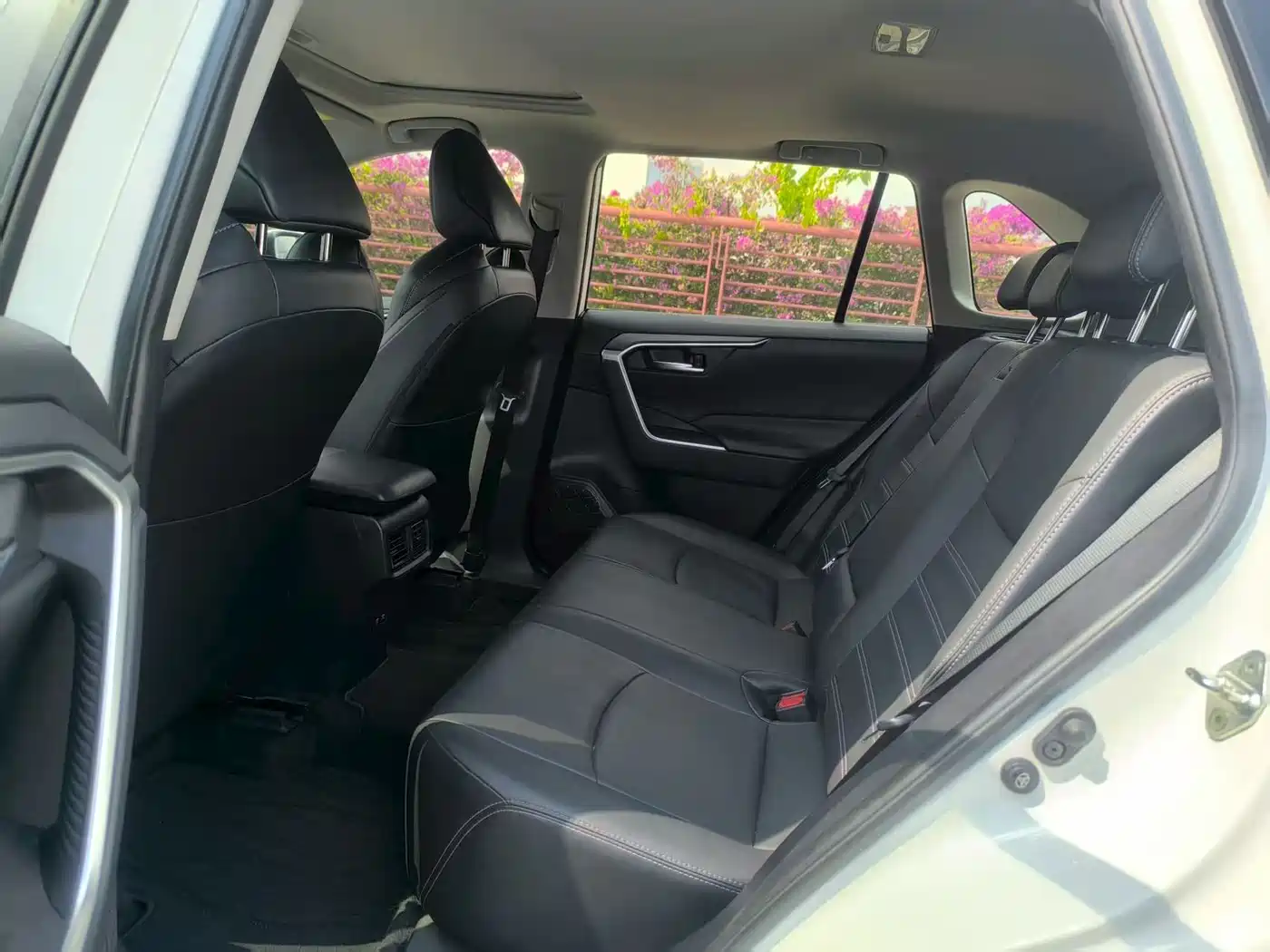 Toyota Wildlander 2021 2.0L CVT 4WD Luxury Edition фото 10