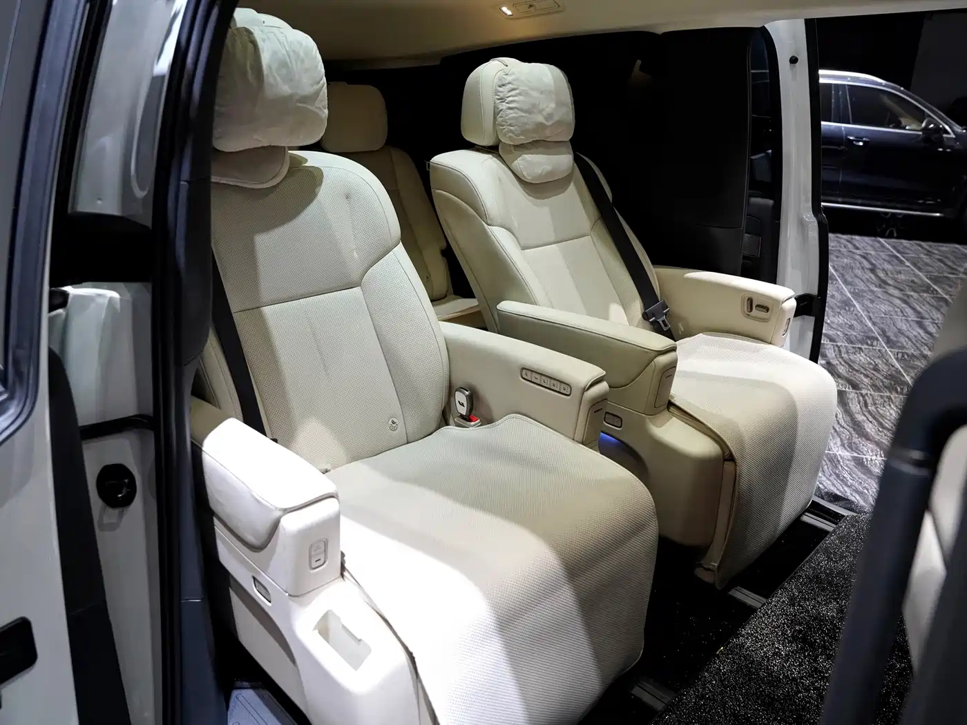 Li Auto MEGA 2026 2025 Model Home Family Special Edition