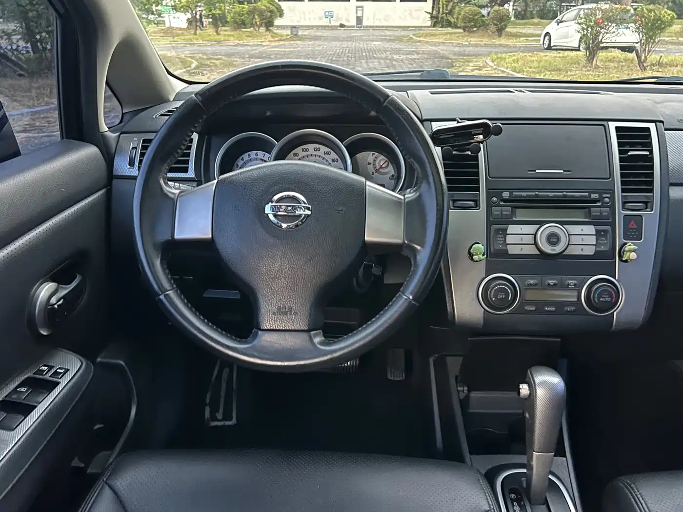 Nissan Tiida 2010 2011 1.6L CVT Luxury