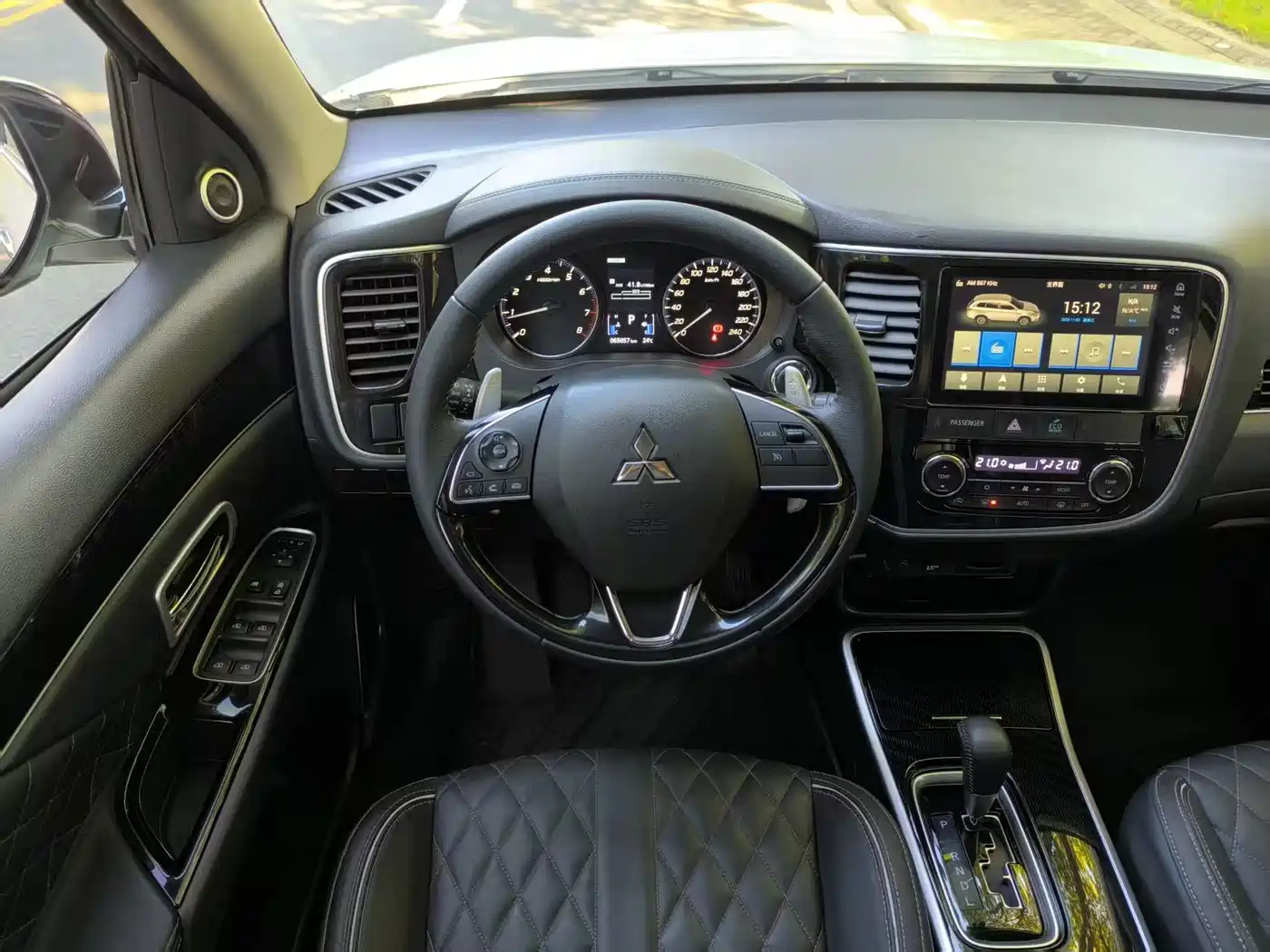 MITSUBISHI OUTLANDER