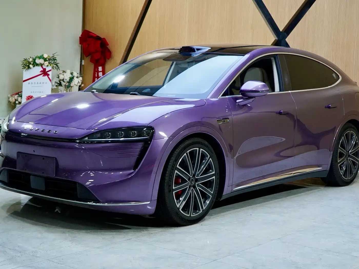 Zhijie Luxeed R7 2025 Extended Range 251km Max