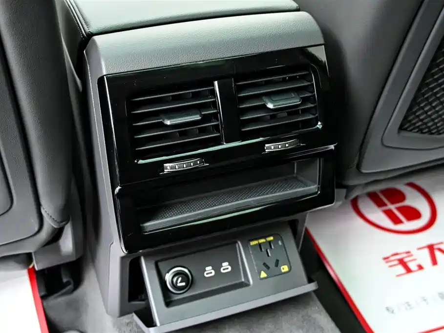 Volkswagen Touareg 2023 3.0TSI R-Line Black Sports Package фото 35