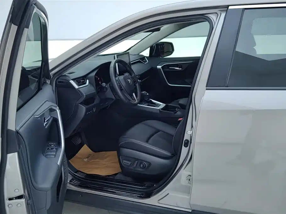 Toyota RAV4 Rongfang 2022 2.0L CVT 2WD Trend Plus Edition фото 9