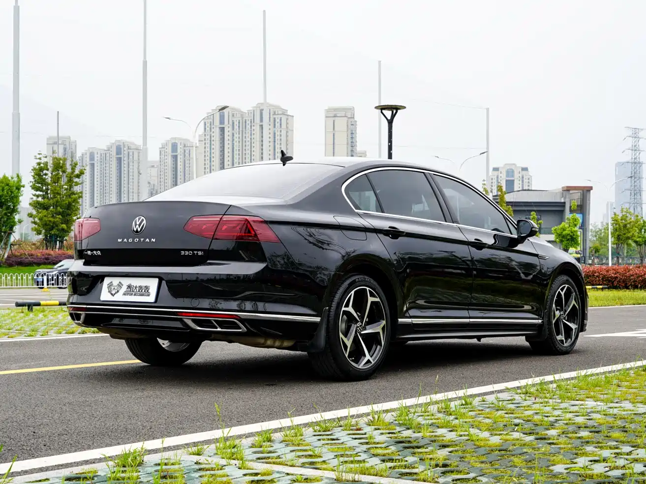 Volkswagen Magotan 2023 Model 2 Million Commemorative Edition 330TSI DSG Luxury фото 6