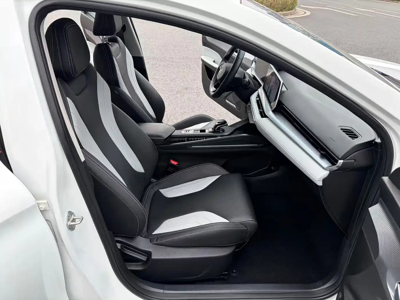 GEELY AUTOMOBILE BINRUI