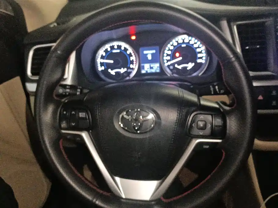 TOYOTA HIGHLANDER