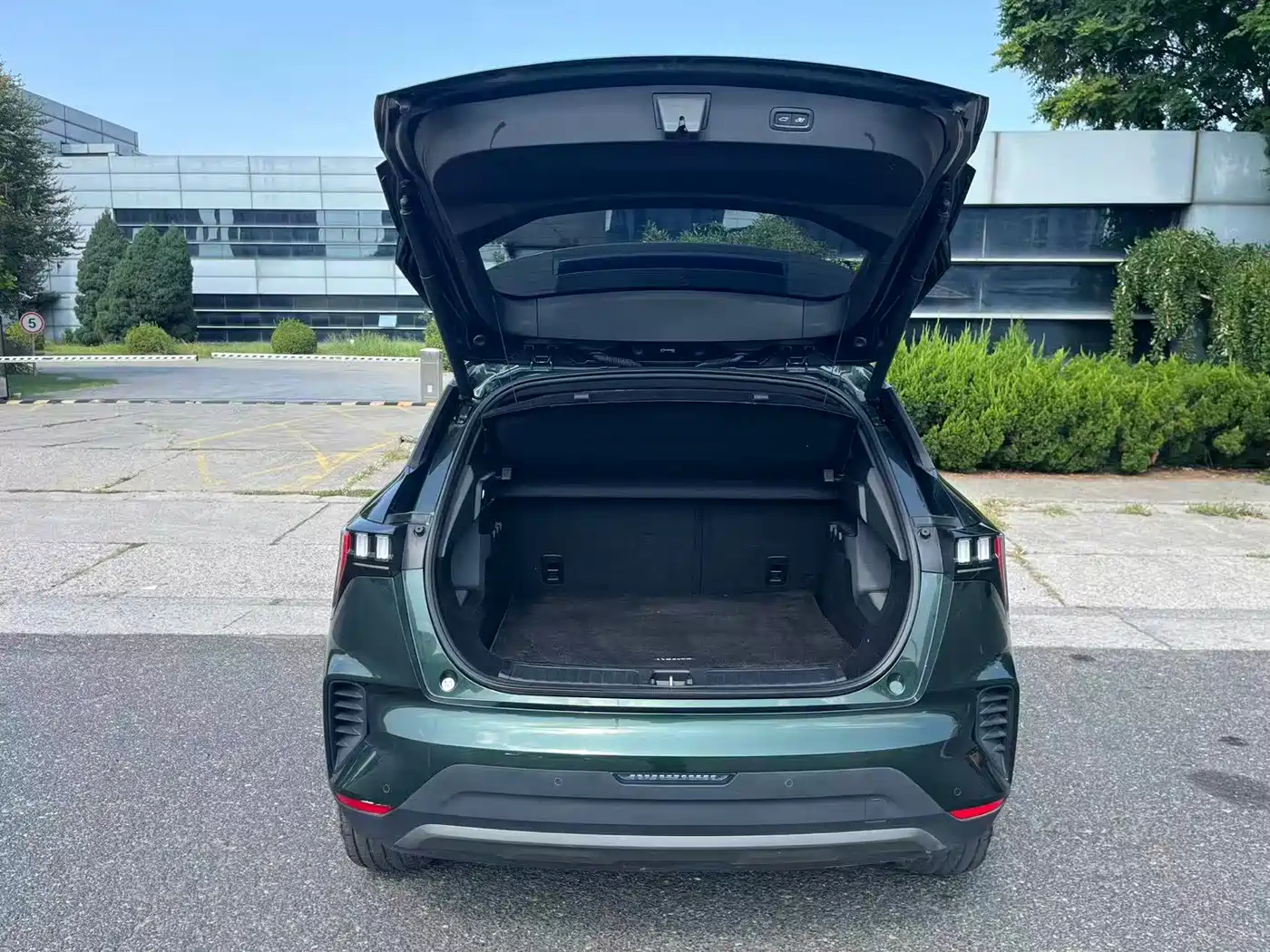 Lynk & Co 06 EM-P 2023 2023 1.5T Remix PHEV Hero