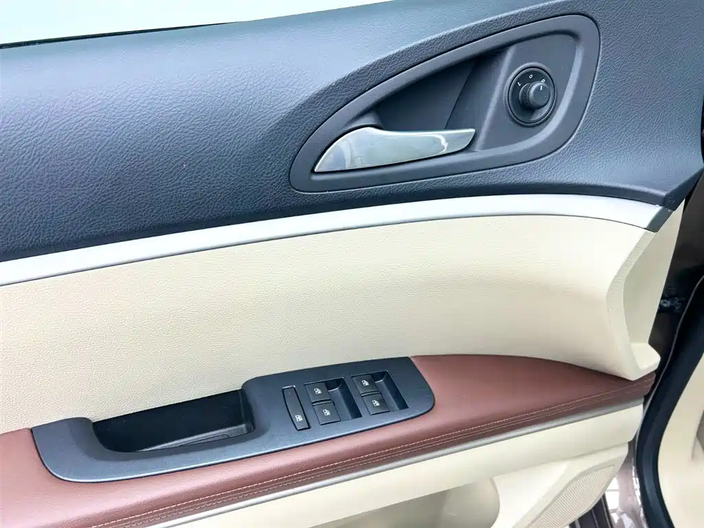 Buick GL8 2014 2.4L CT Luxury Business Comfort фото 9