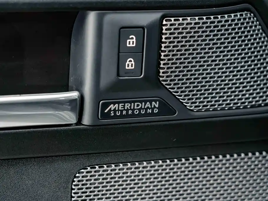 Land Rover Defender 2023 Facelift 110 5.0T V8 фото 21