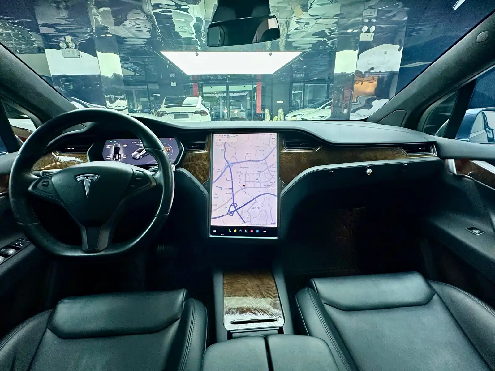 Фото 10 - Tesla Model X