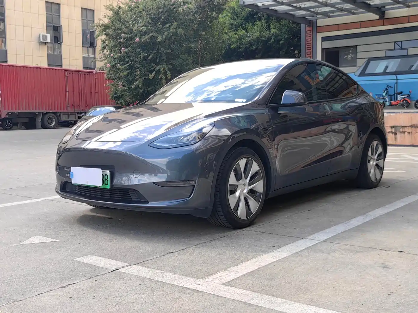 TESLA MODEL Y