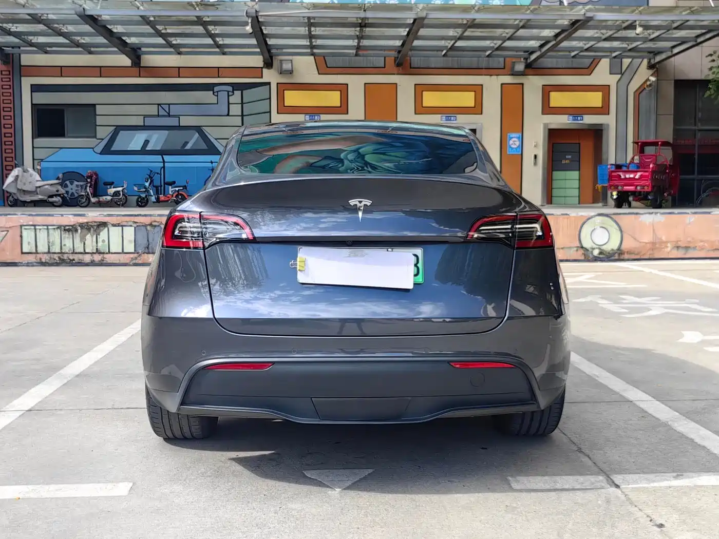 TESLA MODEL Y
