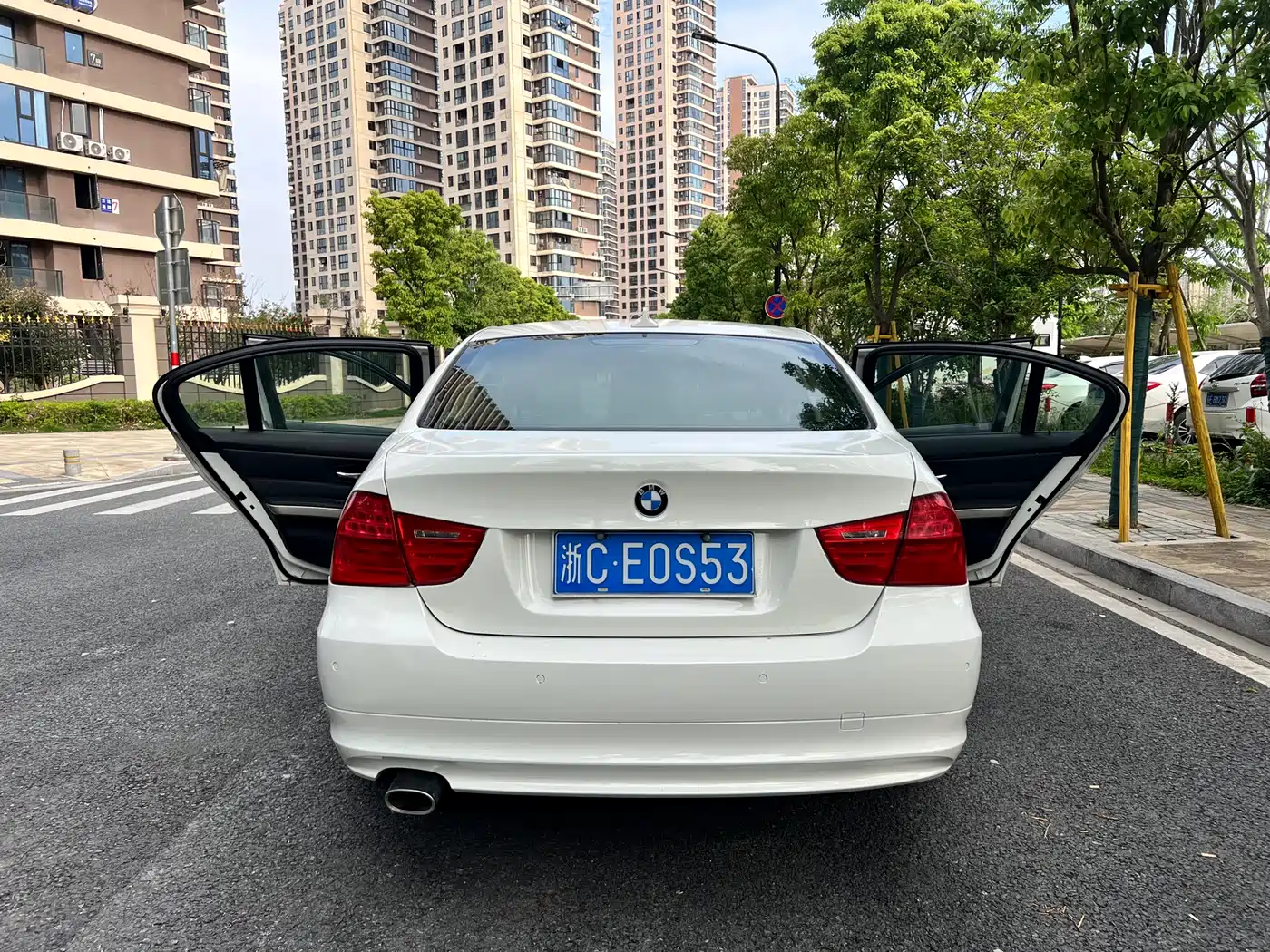 BMW 3 Series 2012 320i Luxury фото 15