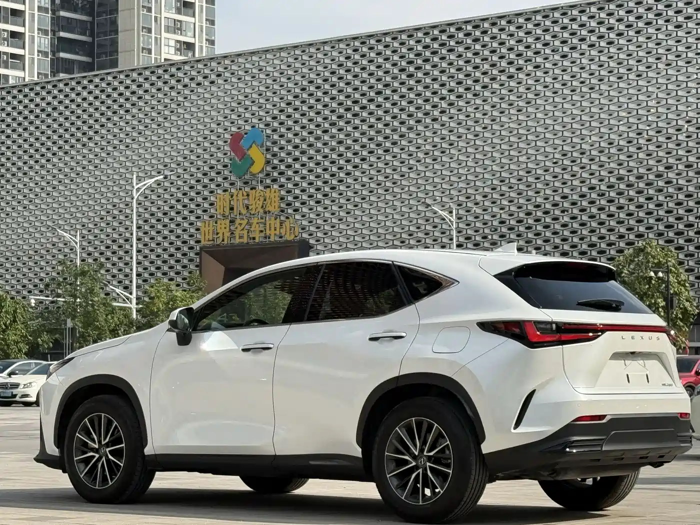 Lexus NX 2022 260 FWD Joy Creation Edition фото 20