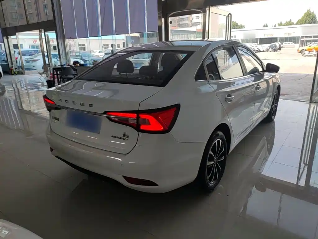 Фото 7 - Roewe i5