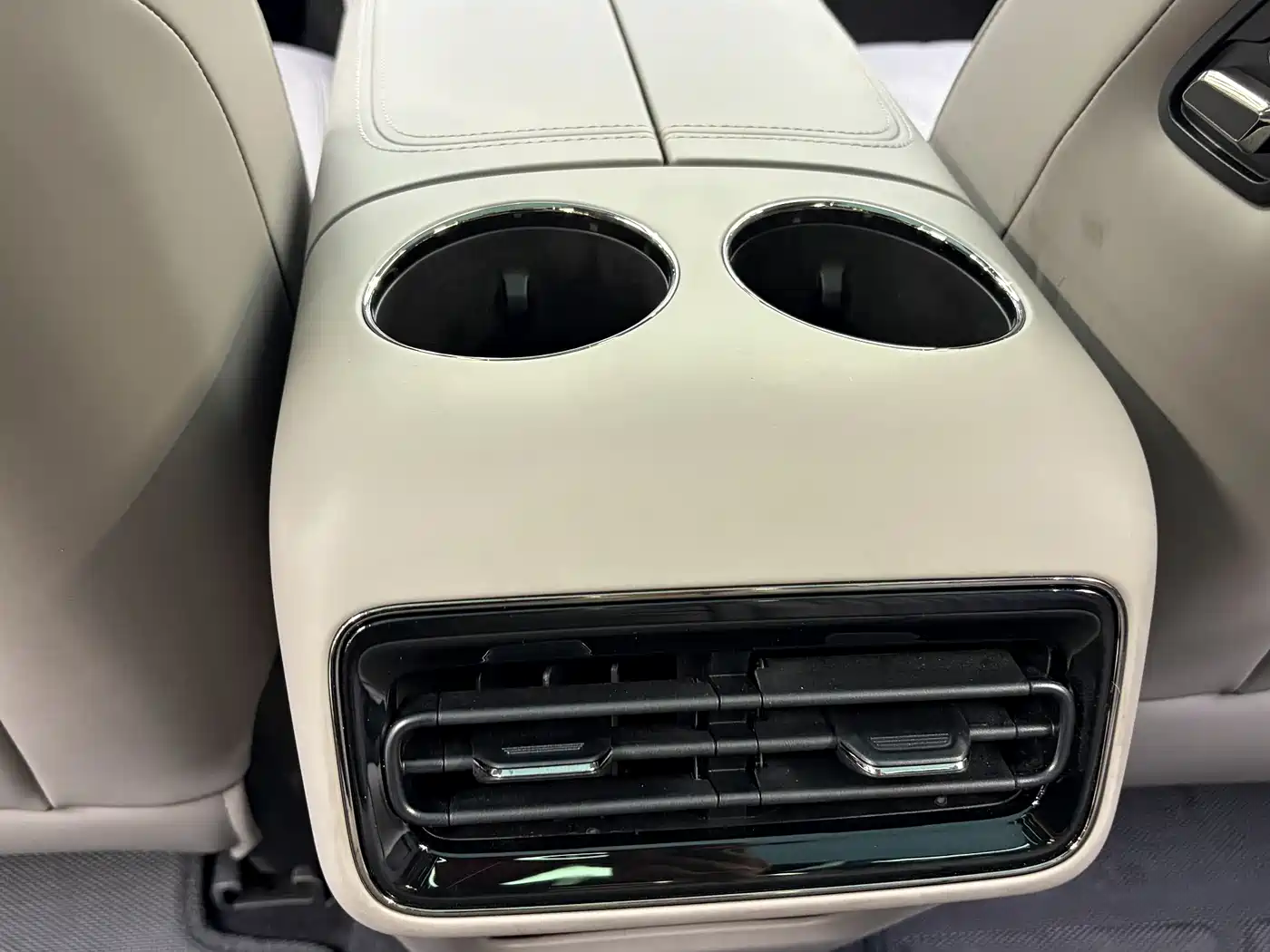 Geely Galaxy Galaxy Xingyao 8 2025 130km EM-P Starship Edition фото 27