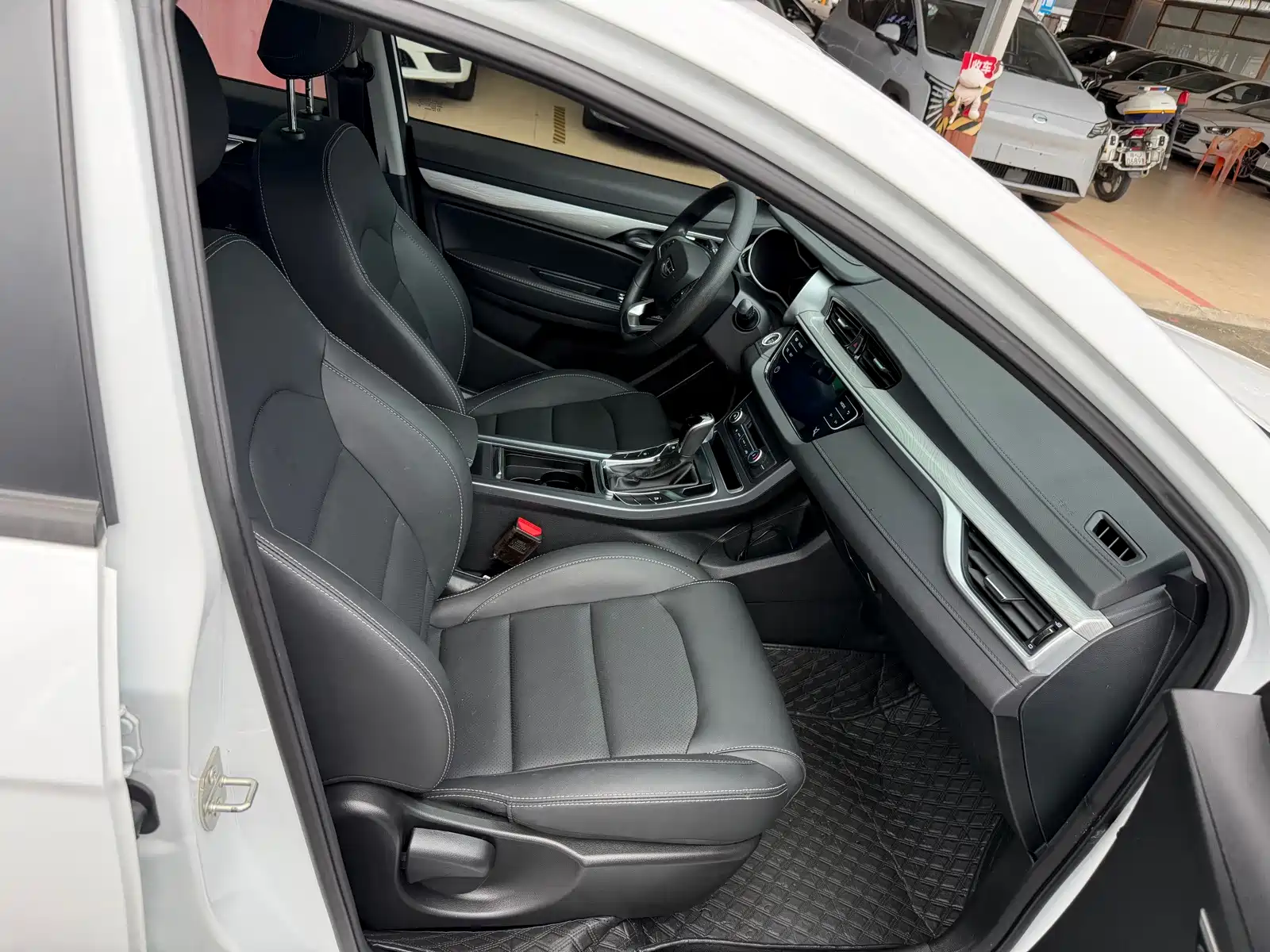 Фото 14 - Geely Emgrand