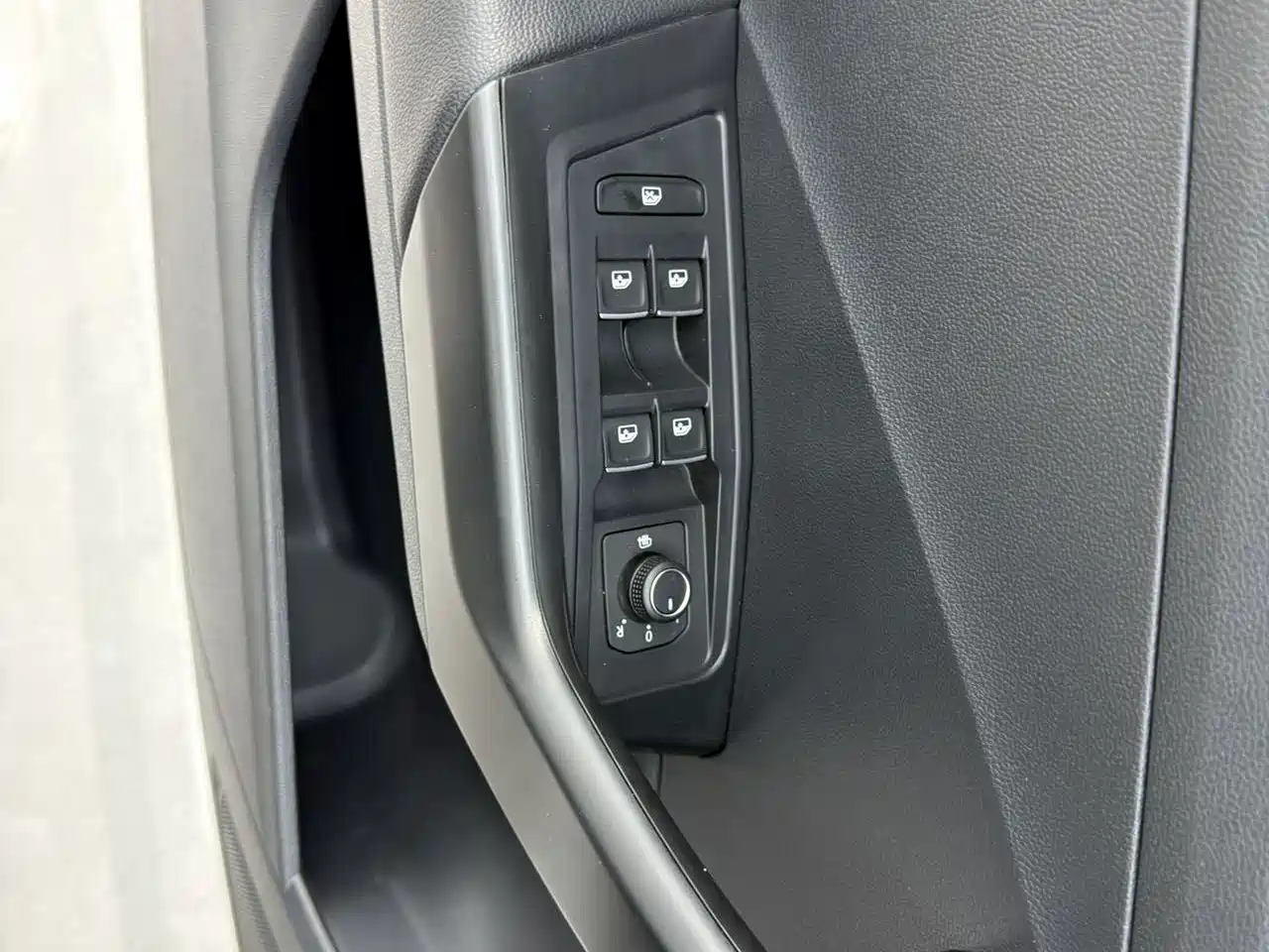 Volkswagen T-ROC 2022 280TSI DSG 2WD Comfort PLUS фото 7