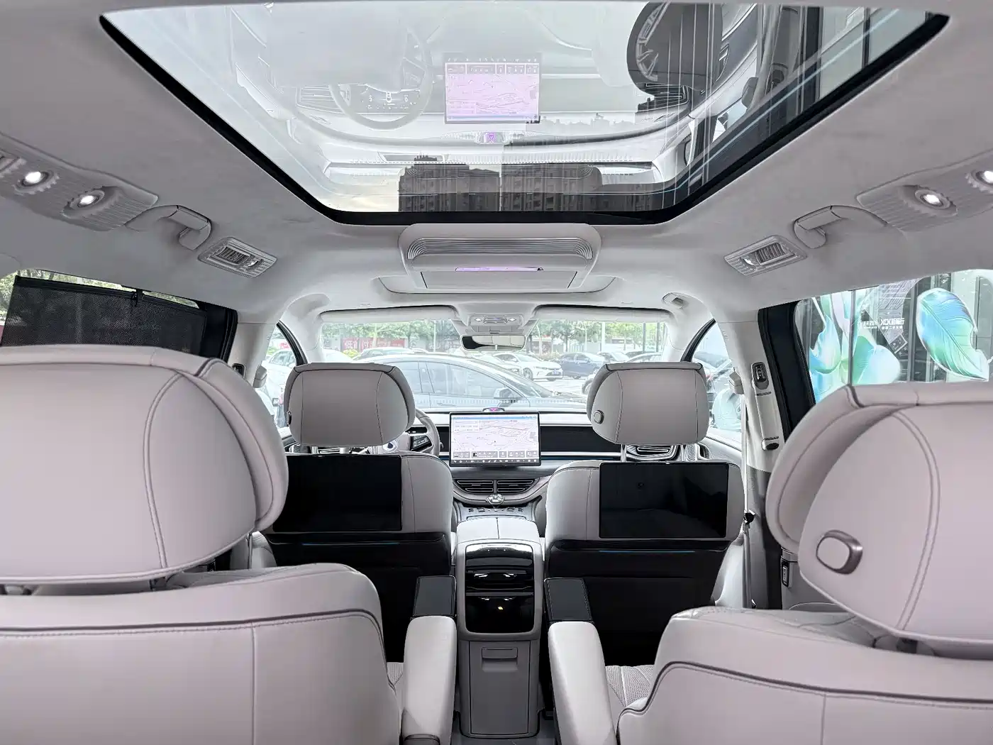 Denza D9 2023 2022 DM-i 970 AWD Flagship