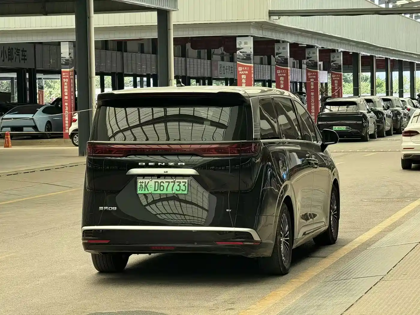 Denza D9 2023 2022 EV 620 Premium