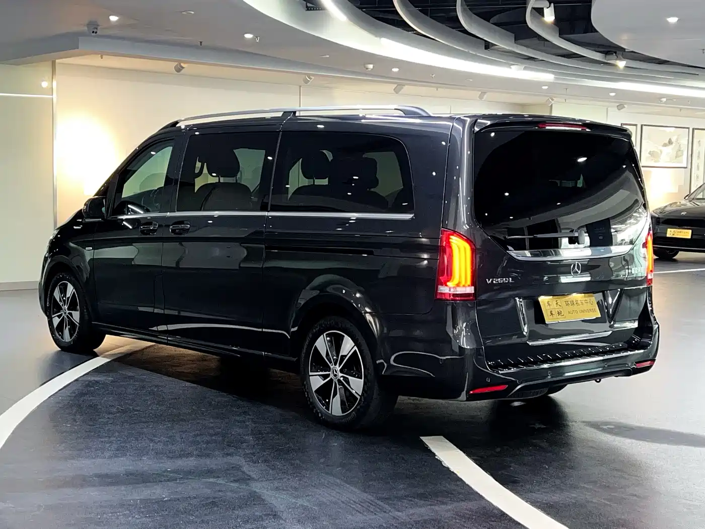 Mercedes-Benz V-Class 2020 Model V 260 L Long Wheelbase Luxury фото 15