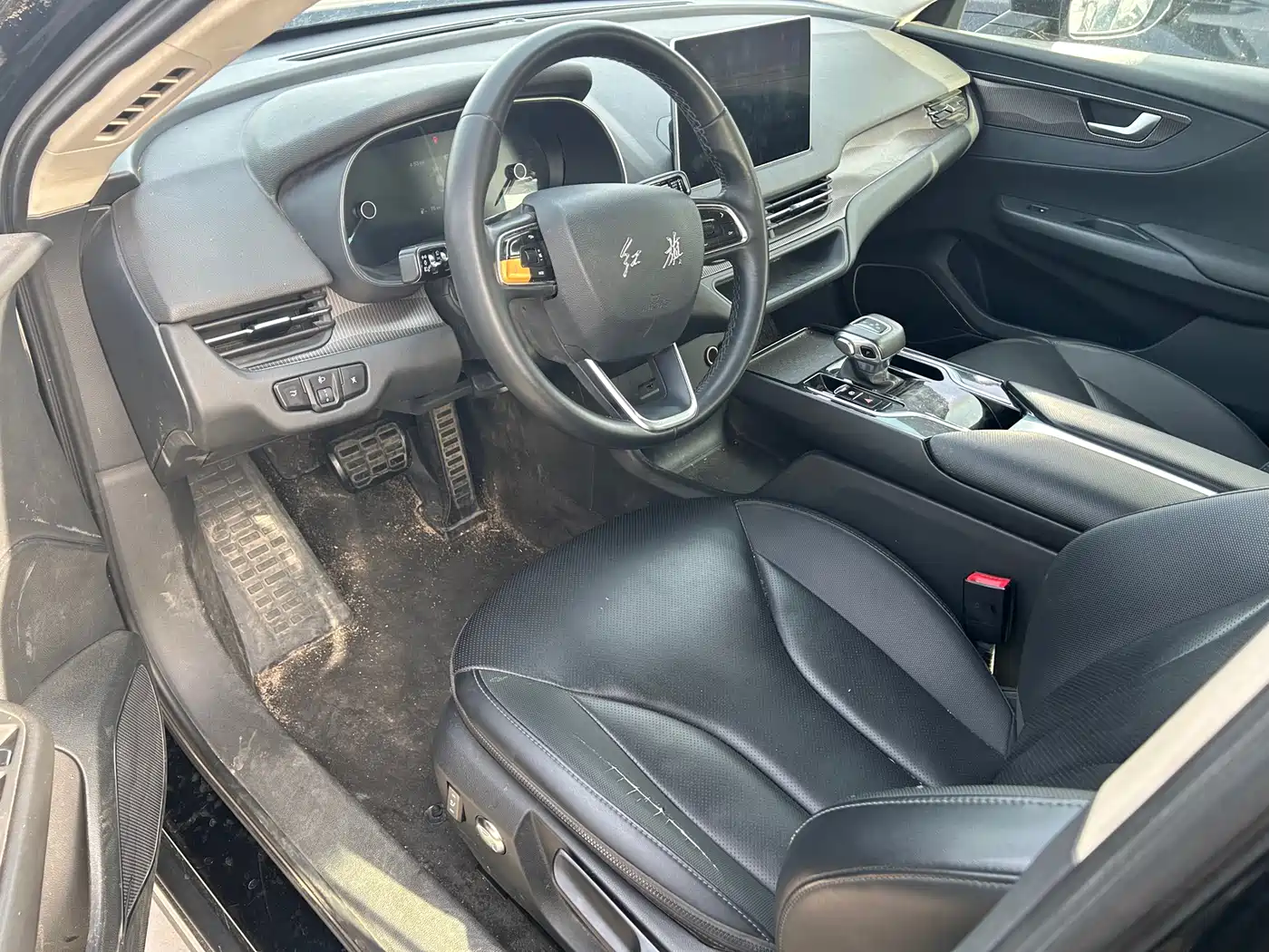Hongqi E-QM5 2022 431km Charging Enjoyment Edition фото 6