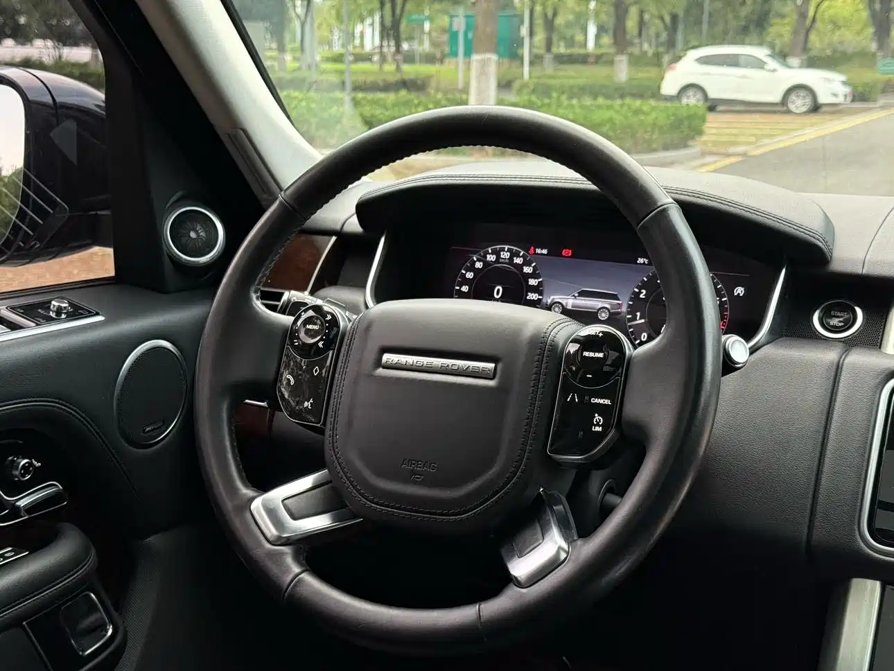 Photo 11 - Land Rover Range Rover
