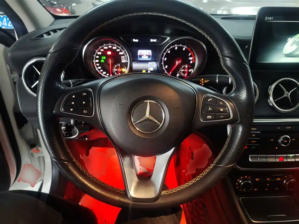 Mercedes-Benz GLA 2017 GLA 200 Fashion фото 11