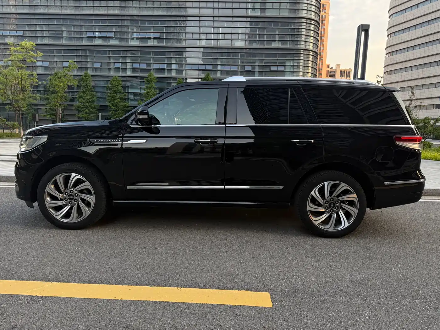 LINCOLN NAVIGATOR