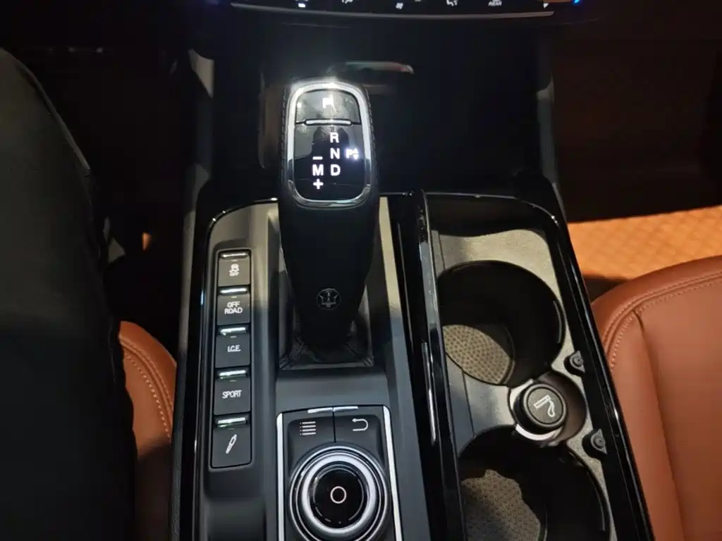صورة 14 - Maserati Levante