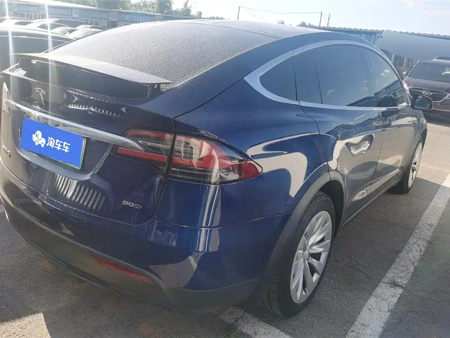 TESLA MODEL X
