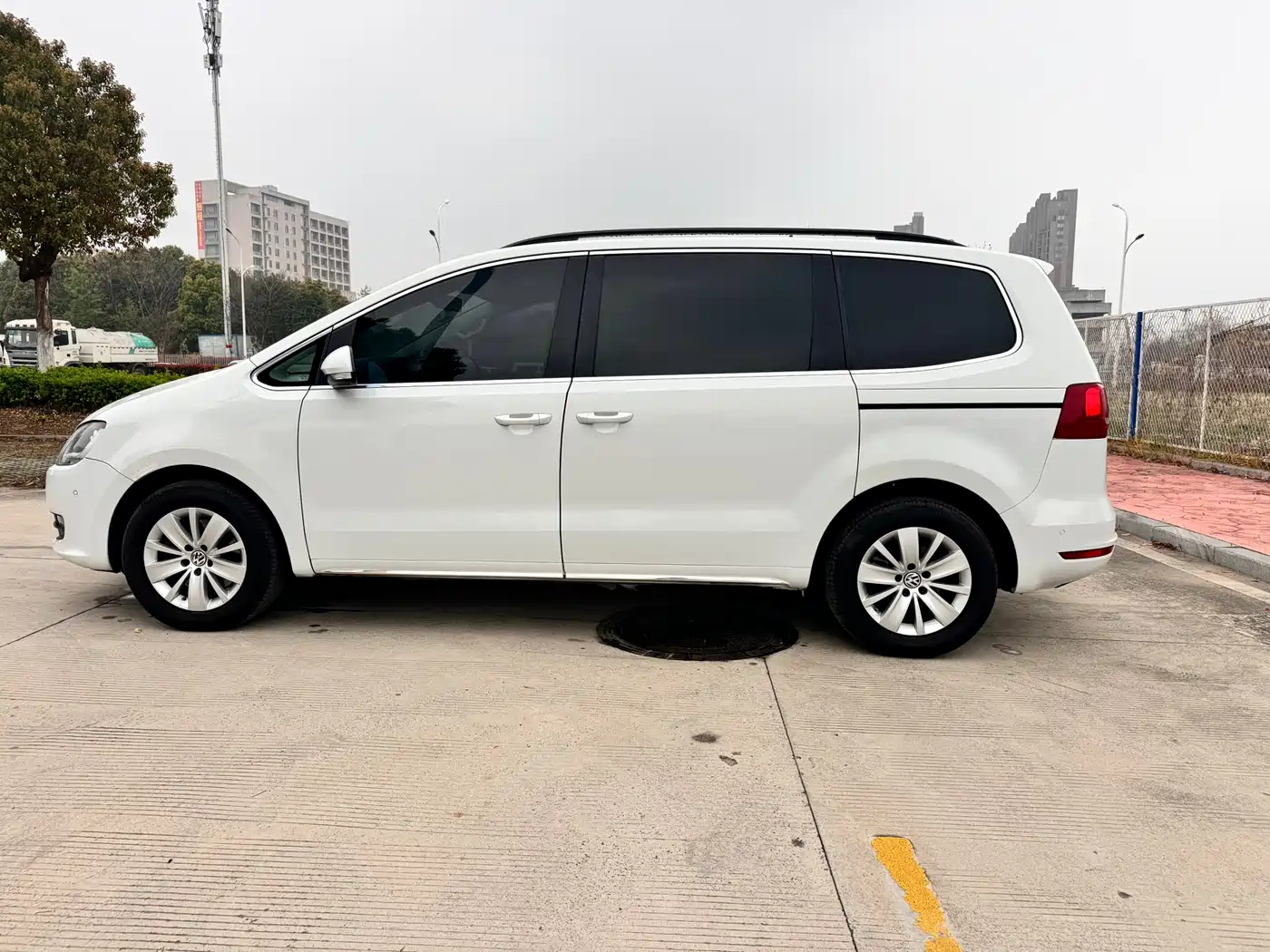 Volkswagen Sharan 2015 1.8TSI Comfort фото 25