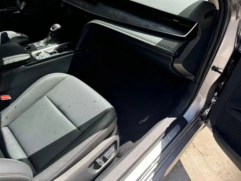 Toyota Camry 2024 2.0GVP Luxury Edition фото 5