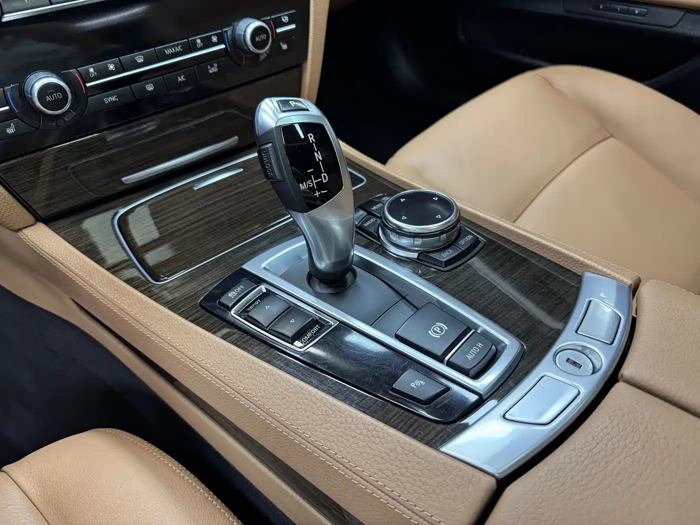 BMW 7 Series 2013 Model 730Li Leading фото 30