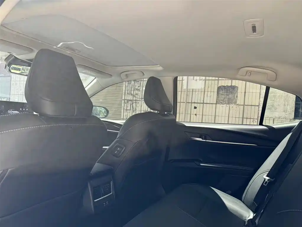 Toyota Camry 2024 2.0GVP Luxury Edition фото 13