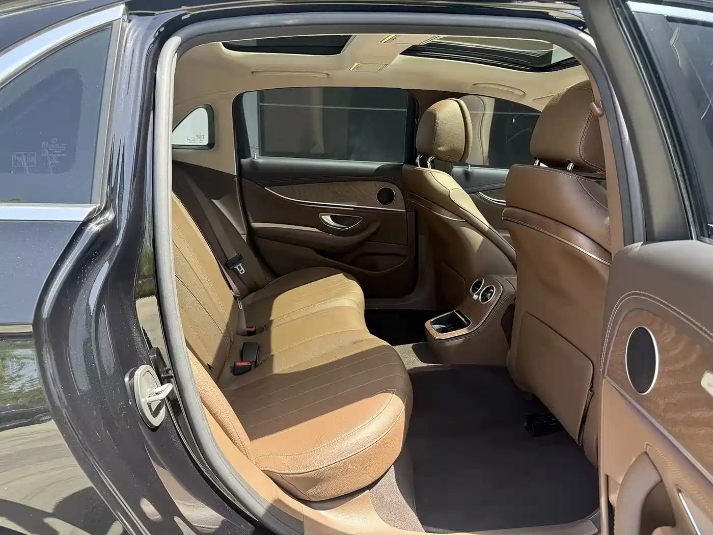 Mercedes-Benz E-Class 2022 E 300 L Fashion фото 23