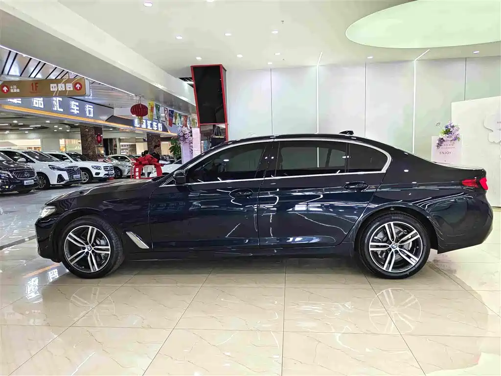 Фото 15 - BMW 5 Series