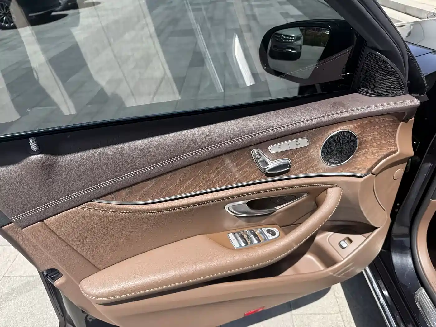 Mercedes-Benz E-Class 2022 E 300 L Fashion фото 12