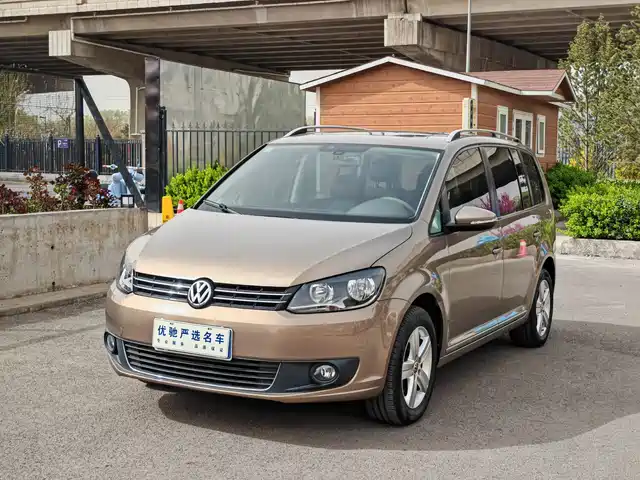 VOLKSWAGEN TOURAN