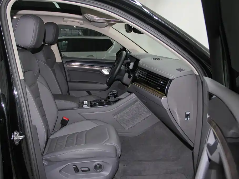 Volkswagen Touareg 2023 2022 3.0TSI Rui Xiang Edition Gloss Black Sport Package
