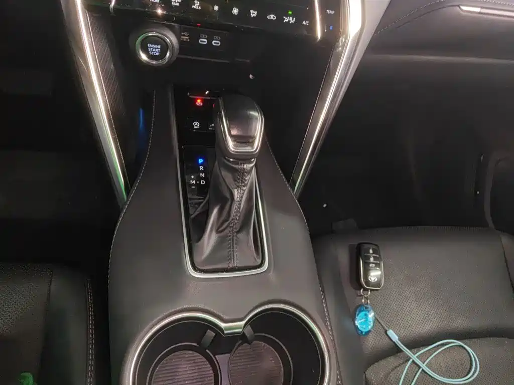 Toyota Venza 2023 2.0L CVT FWD Premium фото 6