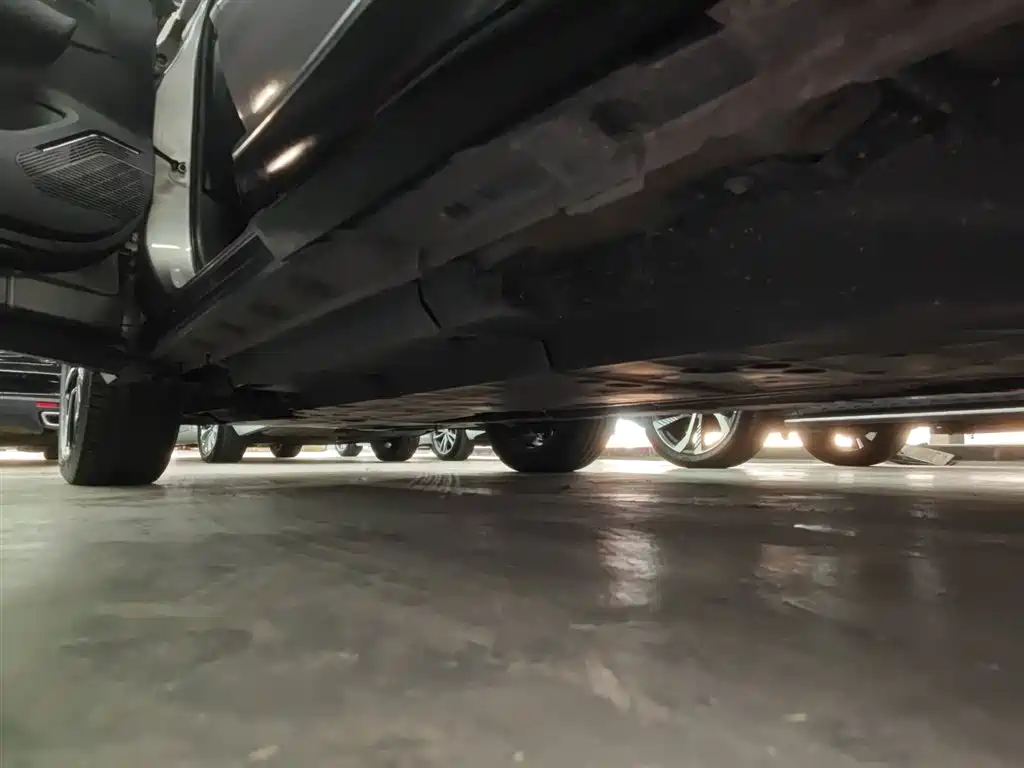 Toyota Venza 2023 2.0L CVT FWD Premium фото 18