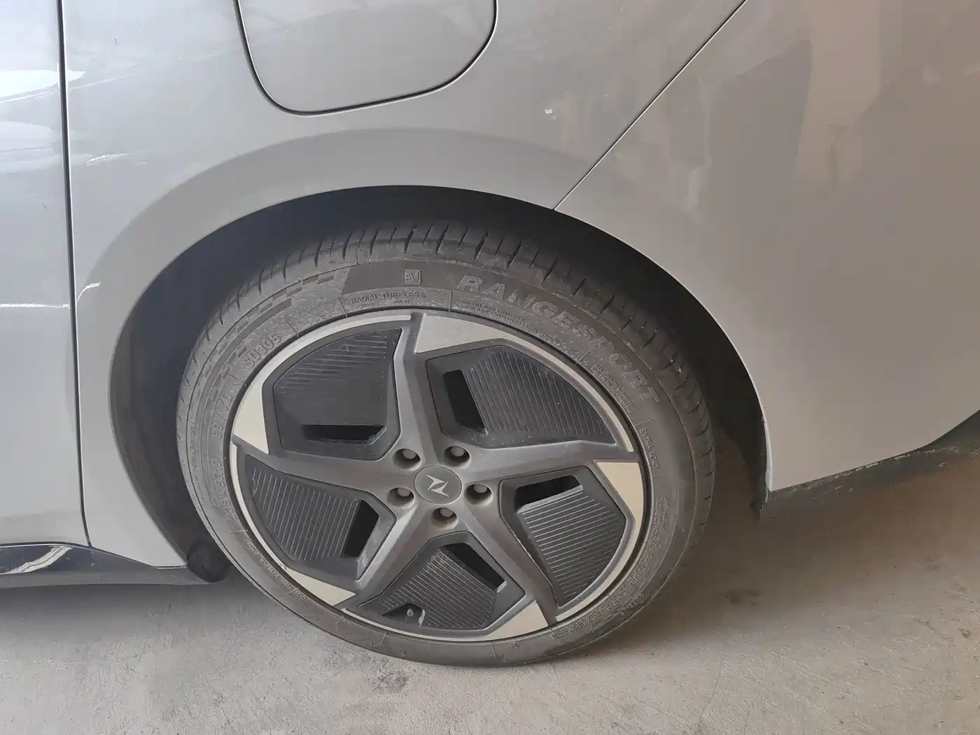 Dongfeng Yipai eπ007 2024 2024 Extended Range 200 Ruyi Edition