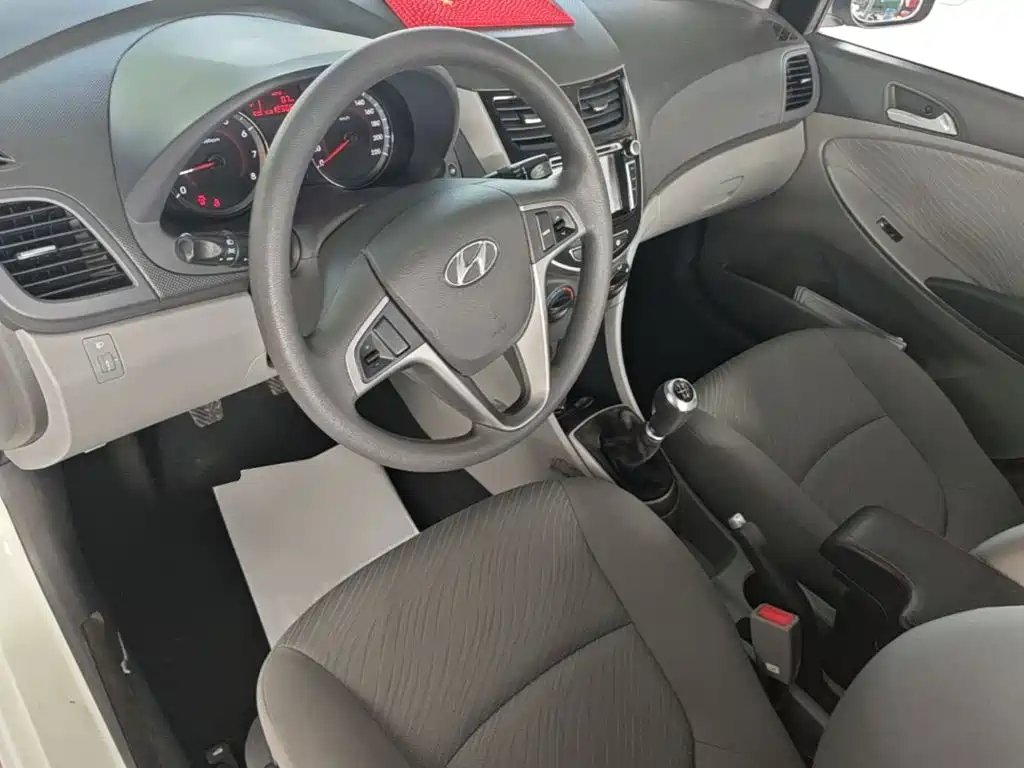 Фото 10 - Hyundai Verna