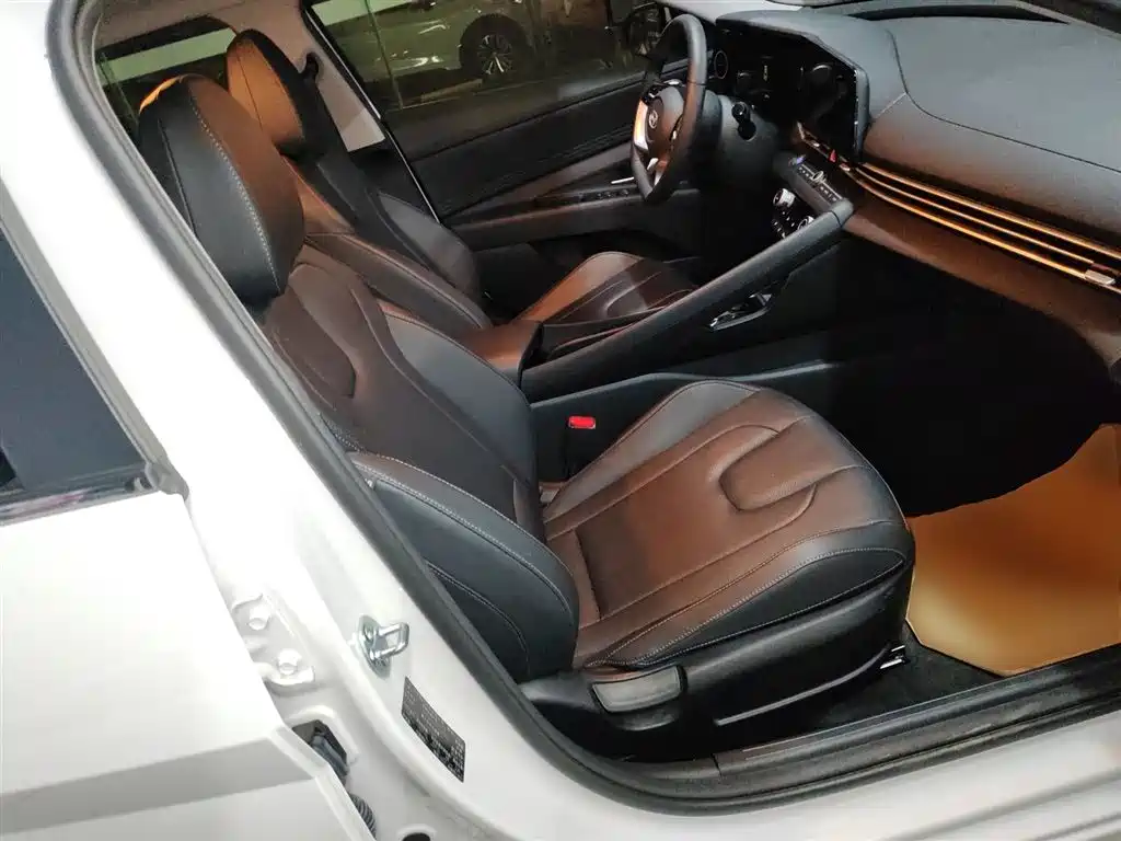Hyundai Elantra 2023 Model 1.5L CVT LUX Premium Edition фото 21