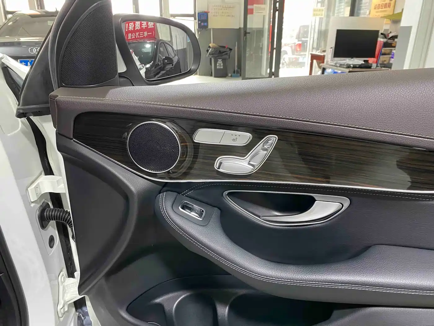 Mercedes-Benz GLC 2018 GLC 260 4MATIC Luxury фото 11